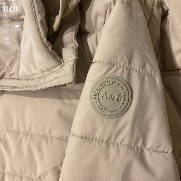 A&F - Lightweight Packable Stretch Puffer - Picture 9 of 11